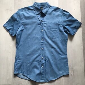 HUGO BOSS CHAMBRAY CAMP SHIRT BLUE BUTTON CASUAL SHORT SLEEVE M
